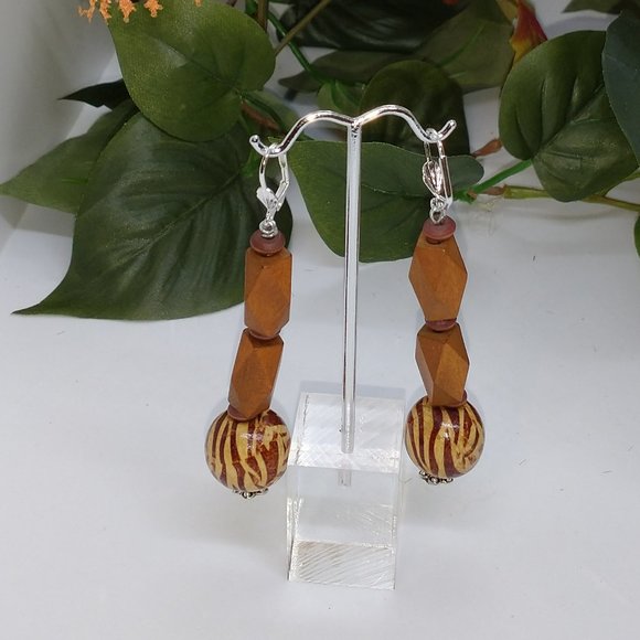 Wooden Tan/Brown Beaded Necklace and earrings - Picture 4 of 9